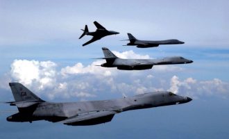 Επίδειξη δύναμης των ΗΠΑ με βομβαρδιστικά πάνω από την κορεατική χερσόνησο