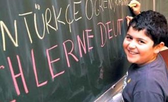 H Γαλλία διώκει την τουρκική γλώσσα από τα σχολεία – Πρόβλημα και με τα ονόματα