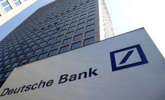 Βαθιές περικοπές και “Μνημόνιο” φέρνουν τα στελέχη της Deutsche Bank