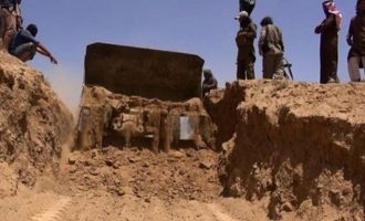 Το Ισλαμικό Κράτος σκάβει χαρακώματα στο τελευταίο προπύργιό του στη Χασάκα