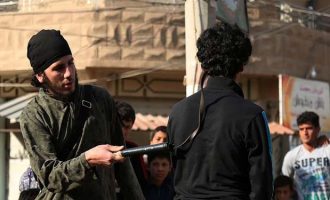 Το Ισλαμικό Κράτος μαστίγωσε 14 μπαρμπέρηδες στη Μοσούλη