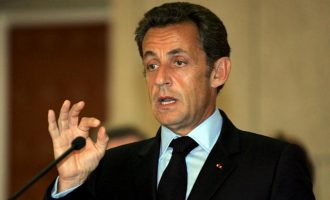 Βόμβα Σαρκοζί: Δεν αποκλείω δημοψήφισμα για έξοδο της Γαλλίας από την Ε.Ε.