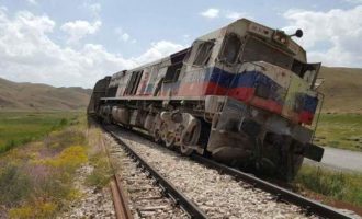 Οι Κούρδοι του PKK χτύπησαν τουρκικό τρένο – Καταστράφηκε η μηχανή