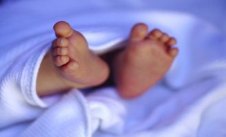 Φρίκη στη Λάρισα: Βρέθηκε νεκρό μωρό πεταμένο στα σκουπίδια