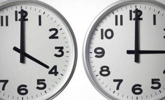 Αλλάζει η ώρα: Γυρίστε τα ρολόγια σας μια ώρα πίσω τα ξημερώματα της Κυριακής