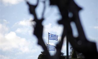 Handelsblatt: Ο ESM μπορεί να εξαγοράσει το ελληνικό χρέος από το ΔΝΤ