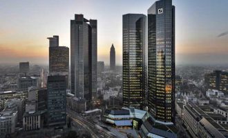 Wall Street Journal: “Όχι” της Μέρκελ σε οικονομική στήριξη της Deutsche Bank