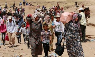 Οι Κούρδοι ζητάνε βοήθεια για να κρατήσουν τους πρόσφυγες στη Συρία