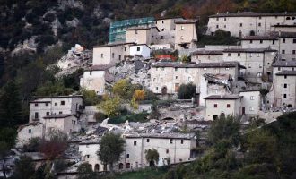 Τρόμος στα συντρίμμια της Ιταλίας – 30.000 άστεγοι από το σεισμό (βίντεο + φωτο)