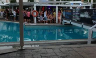 Καταγγελία για ξενοδοχείο στην Κύπρο:  Ήταν θολή η πισίνα από το σπέρμα!