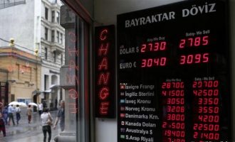 Τουρκία: Συρρικνώνεται η οικονομία, “πέφτει” η λίρα