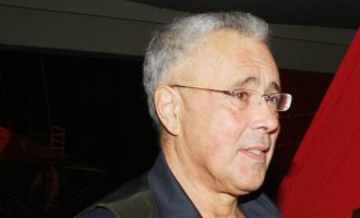 Ζουράρις: Ήταν «αριστοφανική σάτιρα» – Δεν παραιτούμαι από βουλευτής