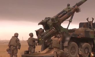 Δείτε το γαλλικό πυροβολικό να βομβαρδίζει τους τζιχαντιστές στη Μοσούλη (βίντεο)