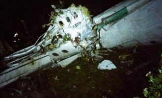 Ποδοσφαιρική ομάδα μετέφερε το αεροσκάφος που συνετρίβη στην Κολομβία – Έξι επιζώντες (βίντεο)