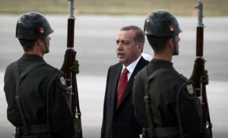 Ένα βήμα πριν την ολική κατάρρευση η οικονομία της Τουρκίας