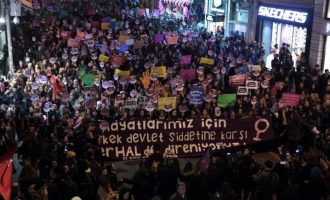 Διαδήλωση στην Κωνσταντινούπολη για την εξάλειψη της βίας κατά γυναικών