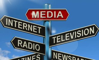Ευρωβαρόμετρο: Οι πολίτες εμπιστεύονται πιο πολύ τα παραδοσιακά μέσα ενημέρωσης