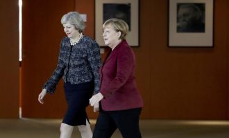 Μέι σε Μέρκελ: Μέχρι τον Μάρτη του 2017 η ενεργοποίηση του Brexit