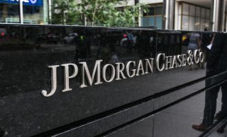 Πρόστιμο 264 εκατ. δολαρίων στην JPMorgan για σκάνδαλο διαφθοράς