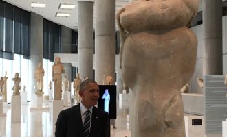 Ενθουσιασμένος ο Ομπάμα στο Μουσείο της Ακρόπολης (φωτο)