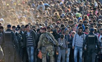 Η Ουγγαρία “μαντρώνει” πρόσφυγες και μετανάστες σε “καταφύγια”