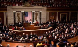 ΗΠΑ: Το Δημοκρατικό Κόμμα «κράτησε» τη Γερουσία – Παραμένει ο Μενέντεζ στη θέση του