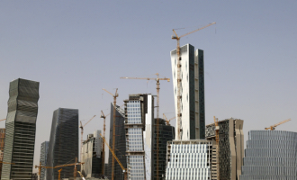 Η Σ. Αραβία χρωστά δισεκατομμύρια δολάρια σε ιδιωτικές εταιρίες και εργάτες