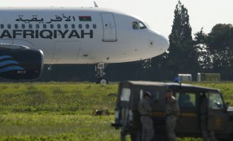 Οπαδός του Καντάφι ο αεροπειρατής της Μάλτας (φωτο και βίντεο)