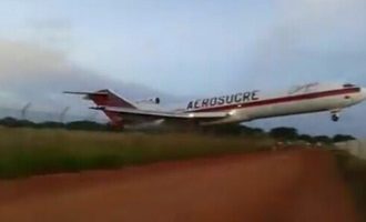 ΒΙΝΤΕΟ-ΣΟΚ: Αεροπλάνο “χάνει” το διάδρομο απογείωσης και συντρίβεται (φωτο+βίντεο)