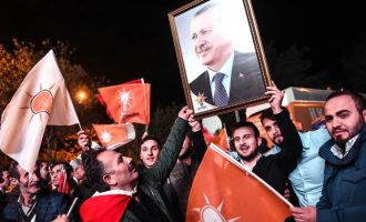 Σε πορεία εμφύλιας σύγκρουσης η “κοσμική” με την ισλαμική Τουρκία