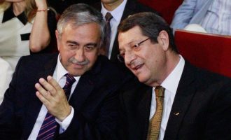 Αρχίζουν και πάλι οι διαπραγματεύσεις για το Κυπριακό – Τι αποφάσισαν Αναστασιάδης-Ακιντζί