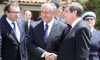 Κυπριακό: Αρχίζουν και πάλι οι διαπραγματεύσεις