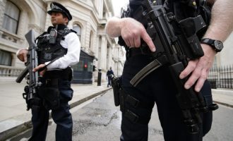 Συλλήψεις έξι υπόπτων σε επιχείρηση “σκούπα” της αντιτρομοκρατικής στη Βρετανία