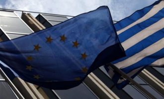 Handelsblatt: Το σχέδιο Κομισιόν για μείωση του ελληνικού χρέους