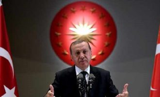 Ο ισλαμοφασίστας Ερντογάν κατήγγειλε τον “ρατσιστικό” λόγο των “λαϊκιστών” της Ευρώπης