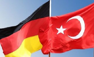 Η Γερμανία δεν απαγορεύει εκδηλώσεις τούρκων πολιτικών