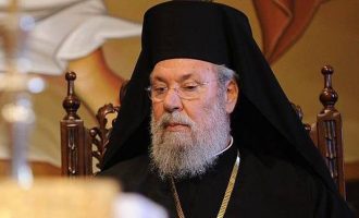 Σε επέμβαση στο Λονδίνο υποβλήθηκε ο Αρχιεπίσκοπος Κύπρου Χρυσόστομος