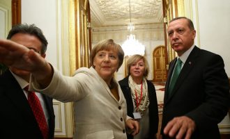 Ξεκάθαρο μήνυμα Μέρκελ σε Ερντογάν: Με τη θανατική ποινή ξεχνάς την ένταξη στην ΕΕ