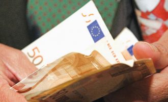 Χρηματικό βοήθημα 1.000 ευρώ από τον ΟΓΑ – Ποιοι το δικαιούνται