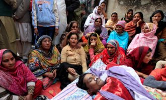 Πακιστάν: 34 νεκροί που ήπιαν αλκοόλ φτιαγμένο από άφτερ σέιβ