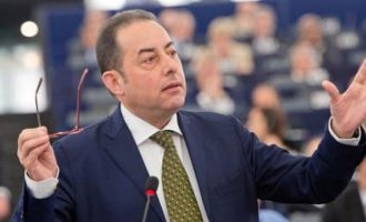 Ο Τζιάνι Πιτέλα με την “εθνική γραμμή” στο Κυπριακό: “Καμία ευρωπαϊκή χώρα δεν χρειάζεται κηδεμόνα”