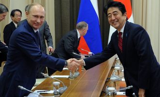Συνάντηση Πούτιν – Άμπε: Βάζουν στην άκρη τις διαφορές Ρωσία – Ιαπωνία