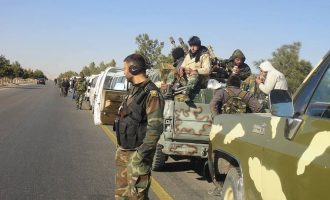 Ο συριακός στρατός προσπαθεί να στήσει αμυντική γραμμή δυτικά της Παλμύρας