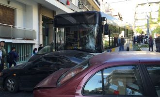 Τροχαίο με λεωφορείο στον Πειραιά – Τραυματίστηκε ηλικιωμένος (φωτο και βίντεο)