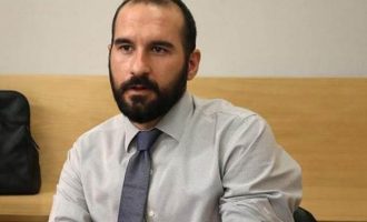 Ο Τζανακόπουλος… τρολάρει τη μονταζιέρα για “έξοδο στις αγορές στο 1ο τρίμηνο του 2017”
