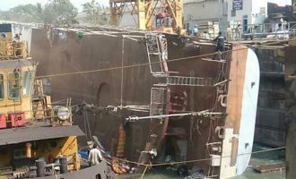 Τραγωδία στην Ινδία: Φρεγάτα καταπλάκωσε δύο εργάτες σε ναυπηγείο