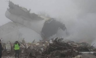 Τραγωδία στο Κιργιστάν: Συνετρίβη αεροσκάφος – 30 νεκροί (βίντεο)
