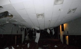 ΣΟΚ: Κατέρρευσε από το χιόνι στέγη θεάτρου στη Λέσβο (φωτο)
