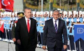 Παπαγαλάκι του Ερντογάν ο Ακιντζί: Δεν υπάρχει λύση στο Κυπριακό χωρίς τουρκικά στρατεύματα