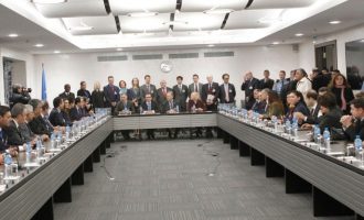 Ξεκίνησε η πρώτη επίσημη συνάντηση Αναστασιάδη-Ακιντζί για το Κυπριακό